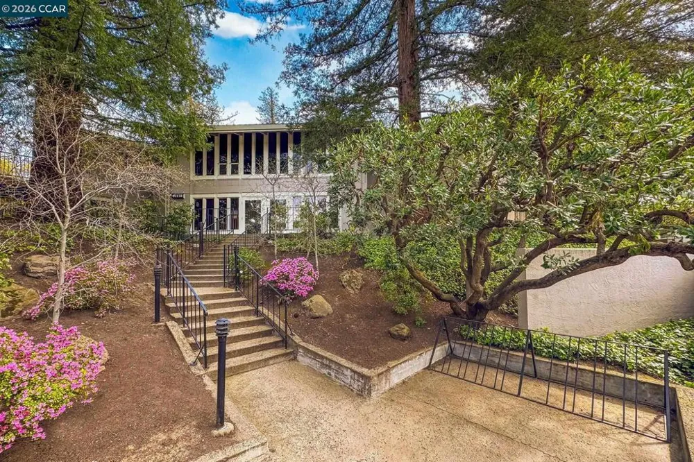 1656 Siskiyou Dr Walnut Creek, CA 94598