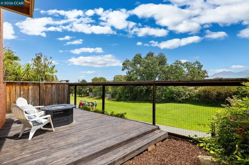 1656 Siskiyou Dr Walnut Creek, CA 94598