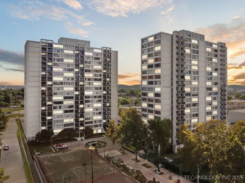 410 W 7th Street #523