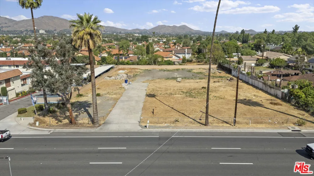 11325 Magnolia Avenue Riverside, CA 92505