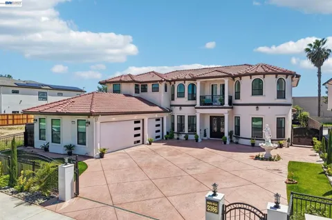 2386 Interlaken Ct