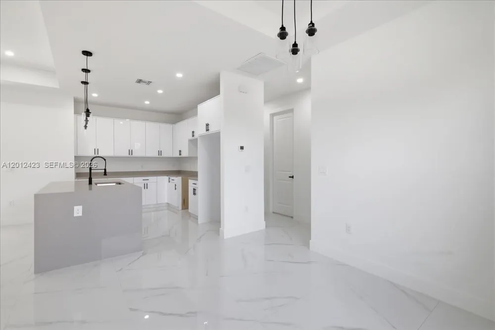 1032 CANDLELIGHT DR Other City - In The State Of Florida, FL 33974