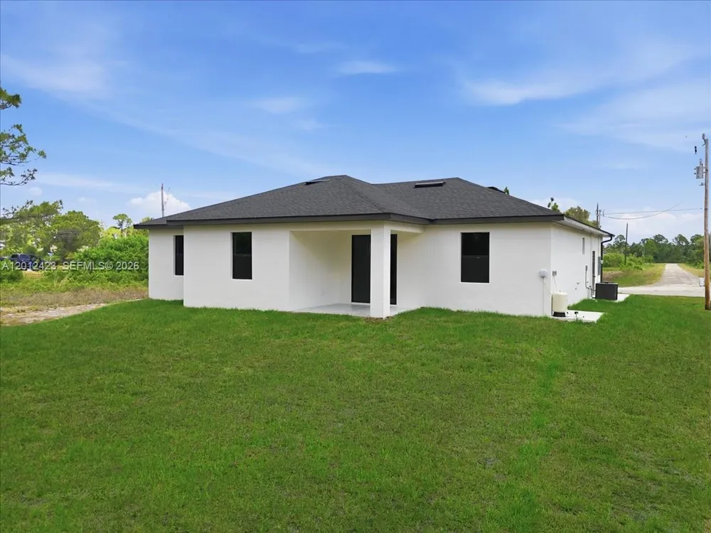 1032 CANDLELIGHT DR Other City - In The State Of Florida, FL 33974
