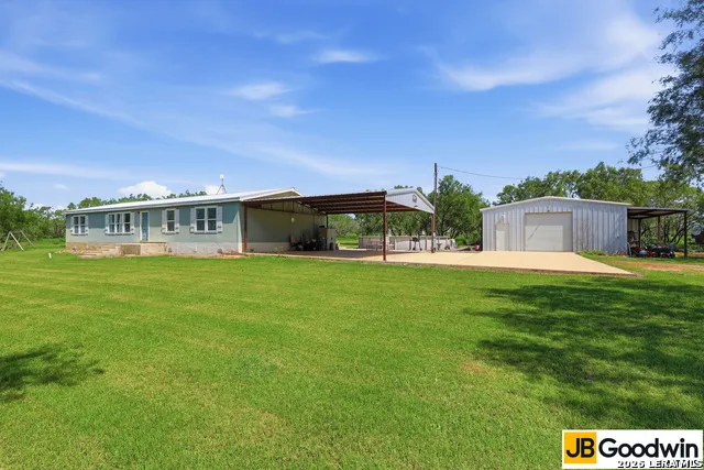 152 E County Road 304 Jourdanton, TX 78026
