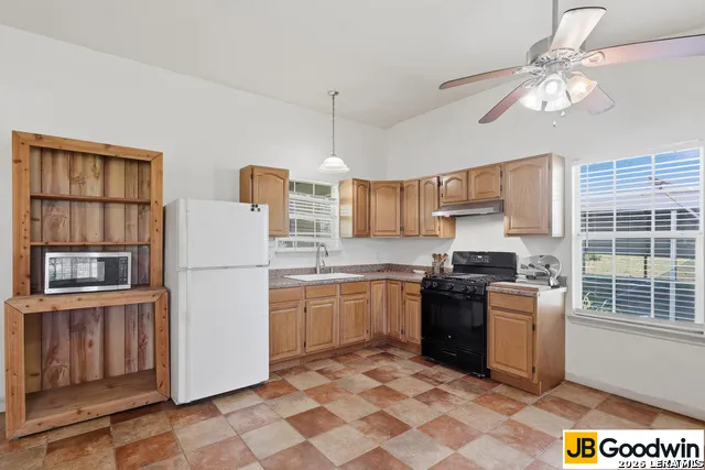 152 E County Road 304 Jourdanton, TX 78026