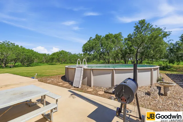 152 E County Road 304 Jourdanton, TX 78026