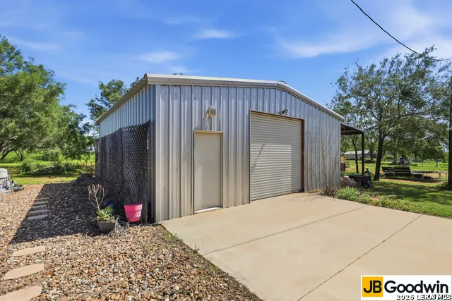 152 E County Road 304 Jourdanton, TX 78026