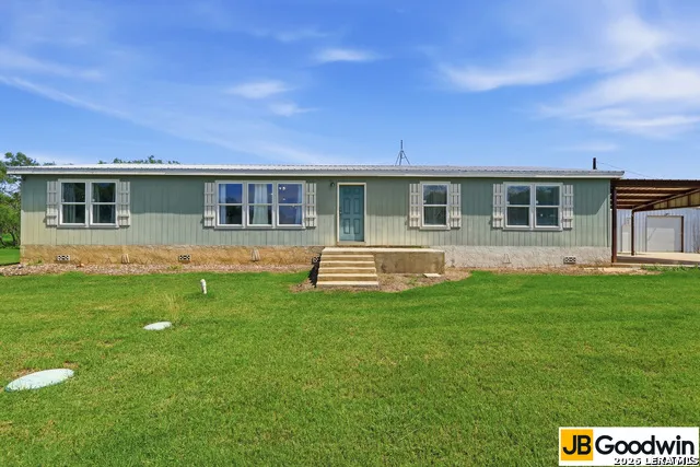 152 E County Road 304 Jourdanton, TX 78026