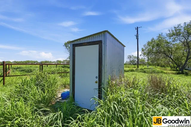152 E County Road 304 Jourdanton, TX 78026