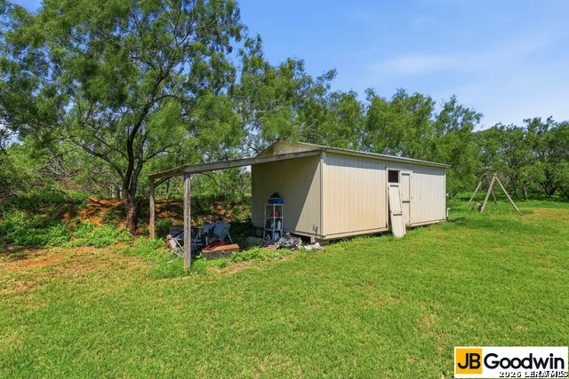 152 E County Road 304 Jourdanton, TX 78026