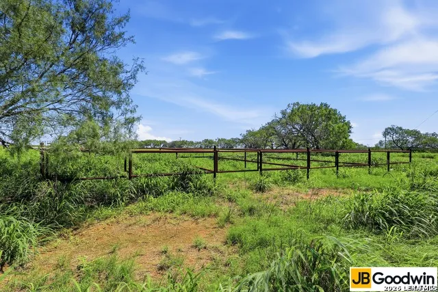 152 E County Road 304 Jourdanton, TX 78026