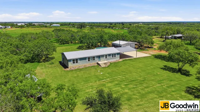 152 E County Road 304 Jourdanton, TX 78026