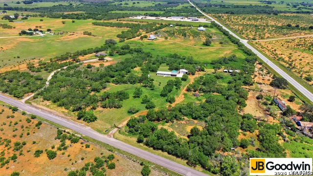 152 E County Road 304 Jourdanton, TX 78026