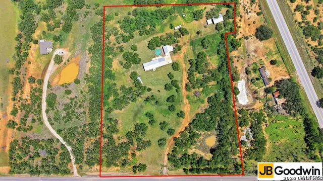 152 E County Road 304 Jourdanton, TX 78026