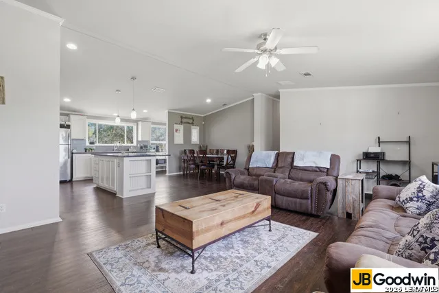 152 E County Road 304 Jourdanton, TX 78026