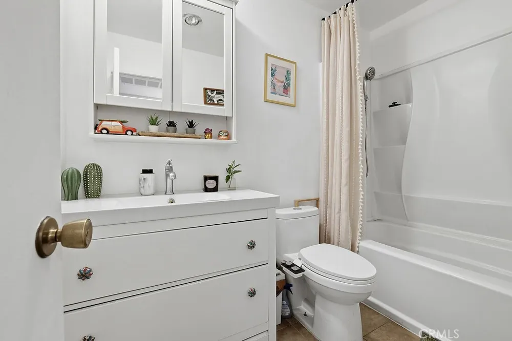5400 Newcastle Avenue #45 Encino, CA 91316