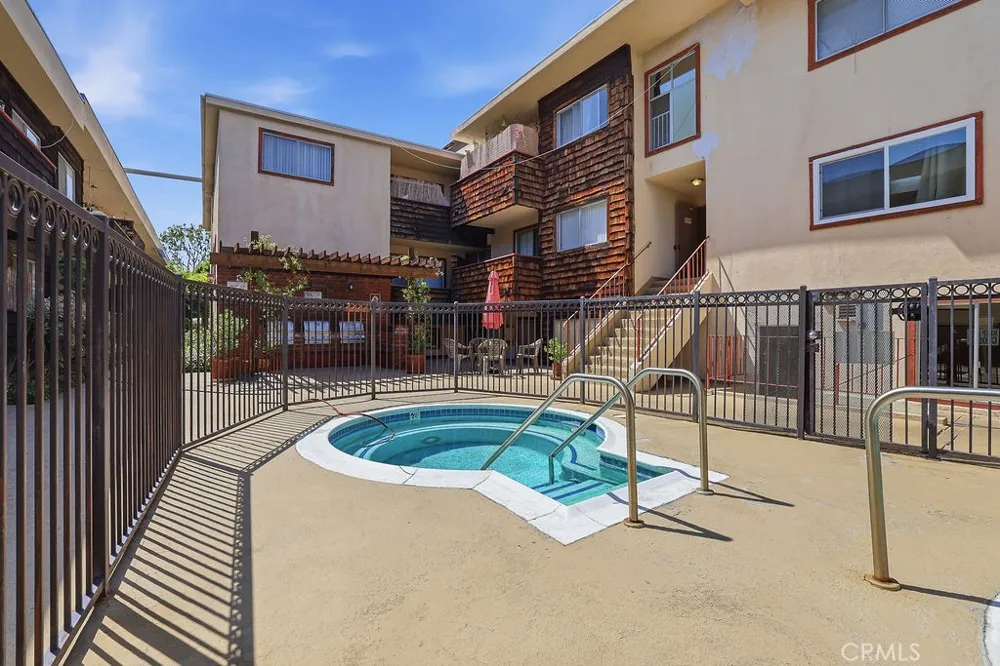5400 Newcastle Avenue #45 Encino, CA 91316
