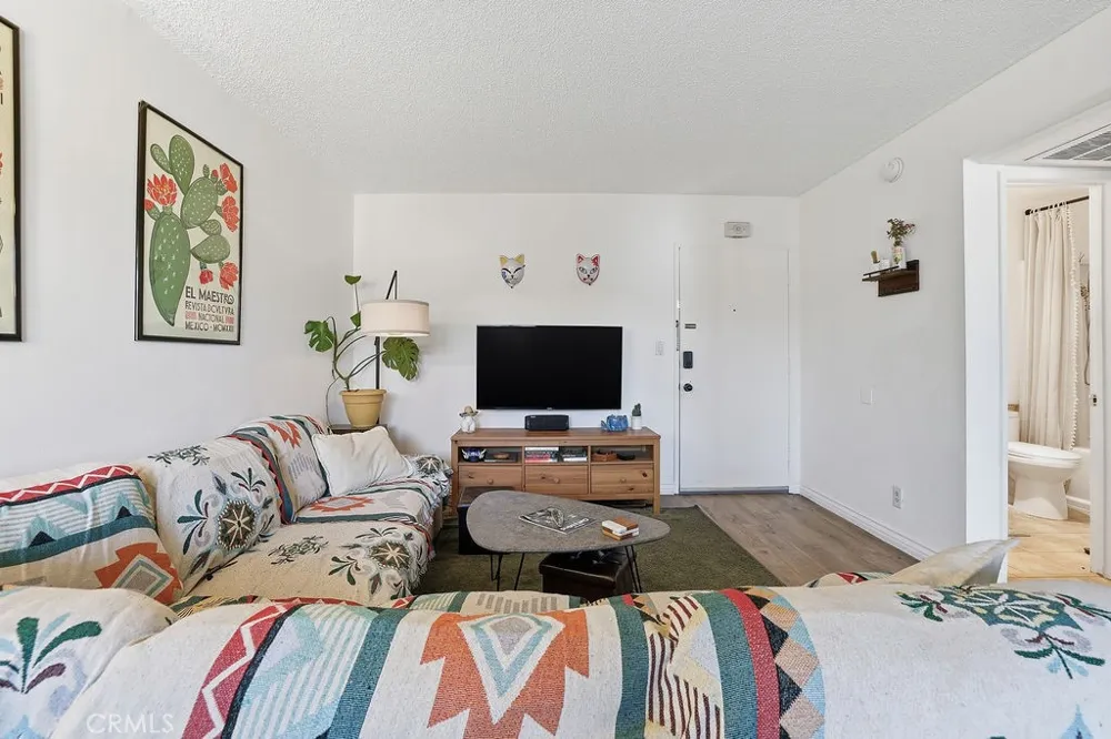 5400 Newcastle Avenue #45 Encino, CA 91316