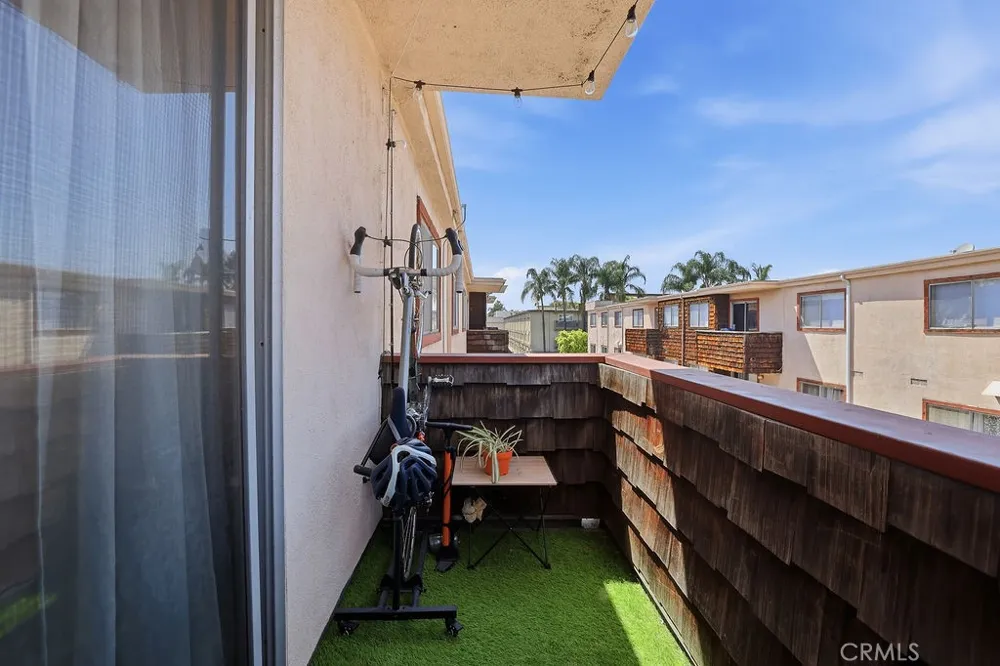5400 Newcastle Avenue #45 Encino, CA 91316