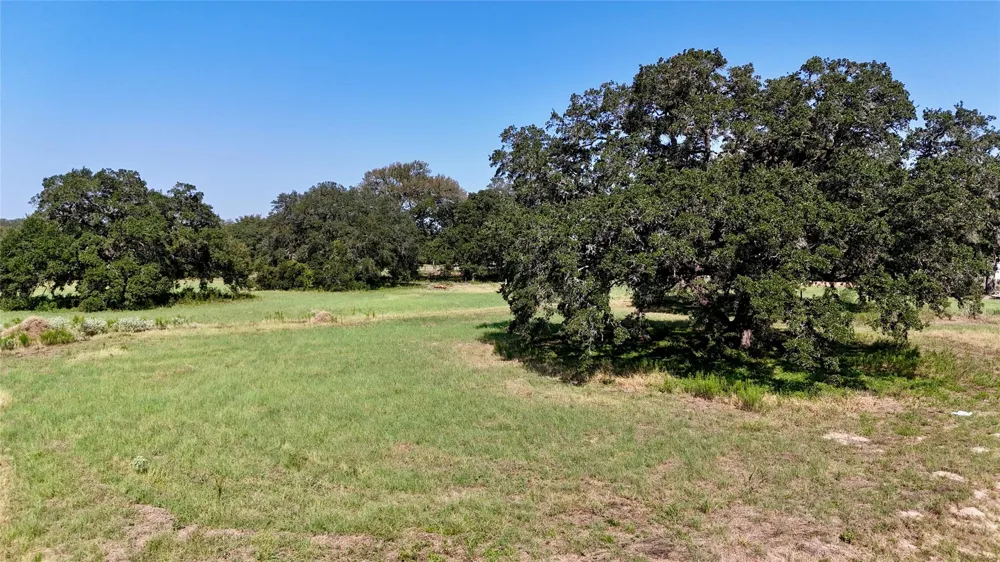 4 Harvell Lane Schulenburg, TX 78956