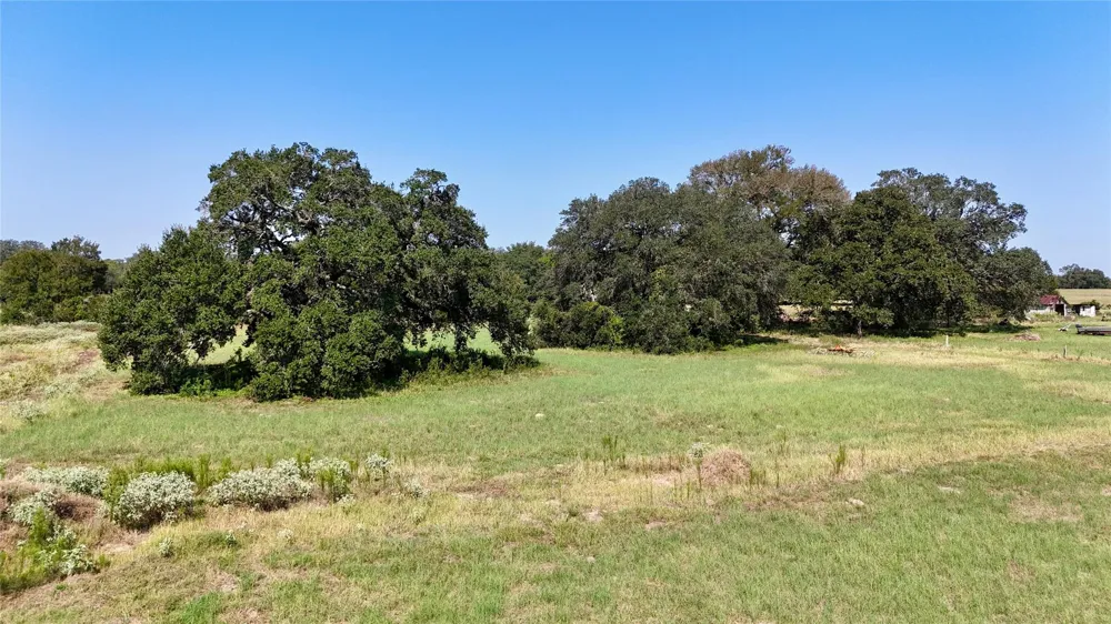 4 Harvell Lane Schulenburg, TX 78956