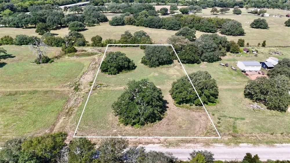 4 Harvell Lane Schulenburg, TX 78956
