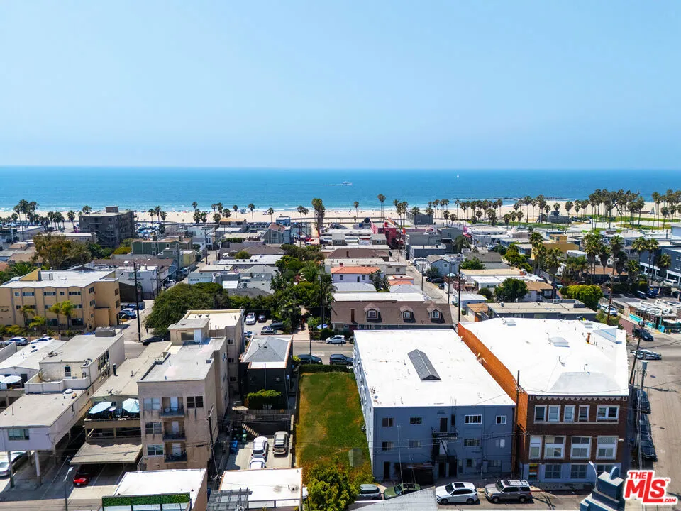 1816 Pacific Avenue Venice, CA 90291