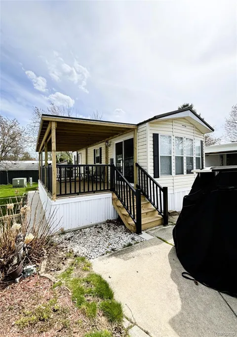 7166 Ben Franklin Drive
