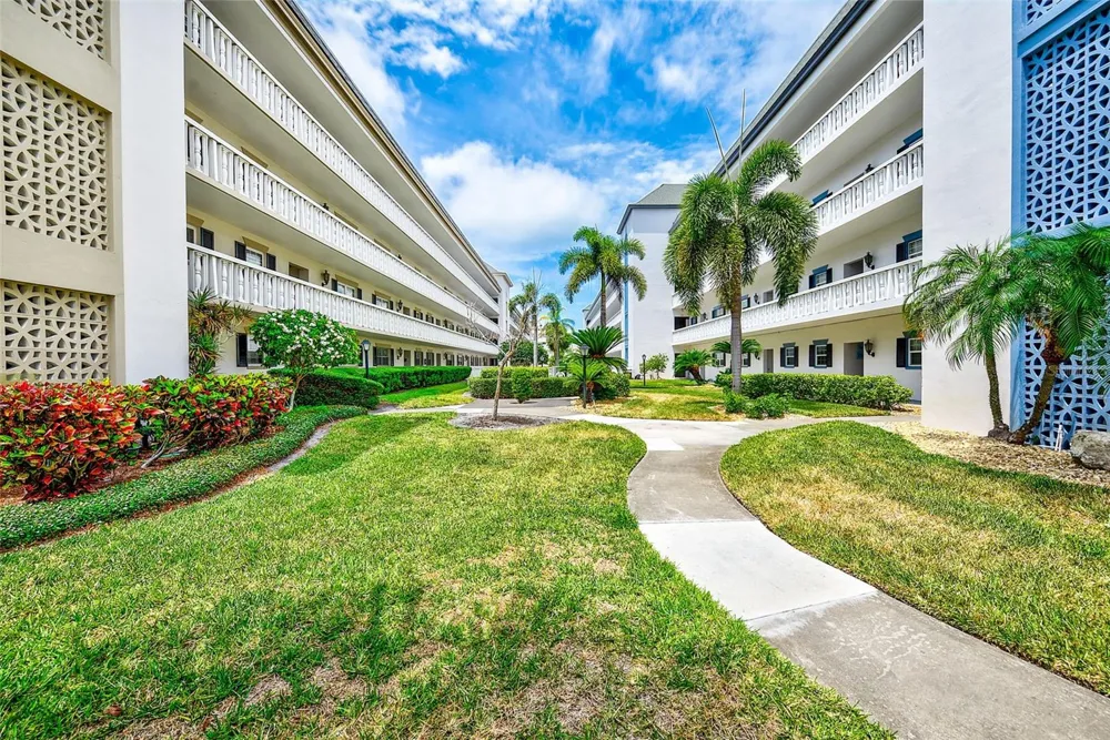 131 BLUFF VIEW DRIVE #401 Belleair Bluffs, FL 33770