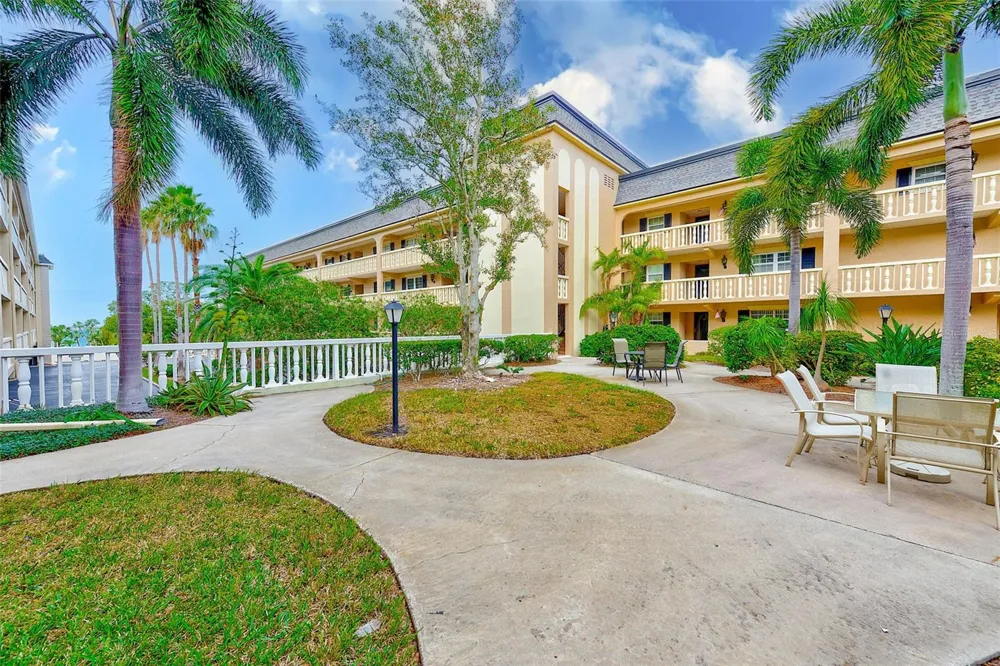 131 BLUFF VIEW DRIVE #401 Belleair Bluffs, FL 33770