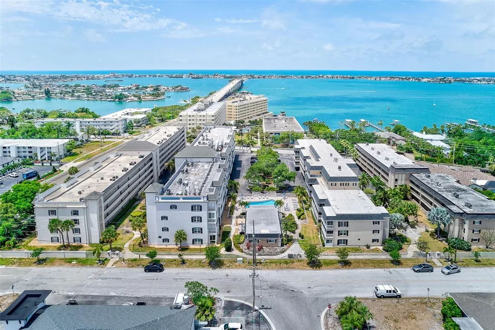 131 BLUFF VIEW DRIVE #401 Belleair Bluffs, FL 33770