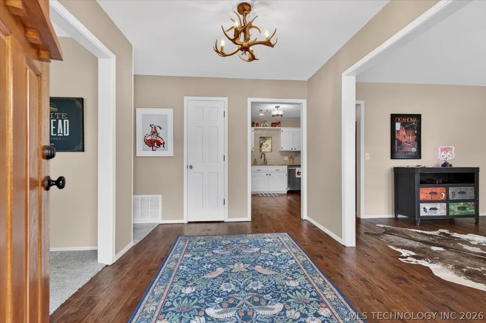 2516 Williamsburg Street S Bartlesville, OK 74006