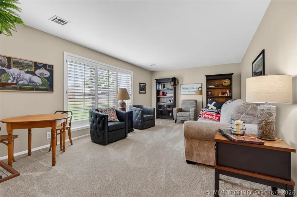 2516 Williamsburg Street S Bartlesville, OK 74006