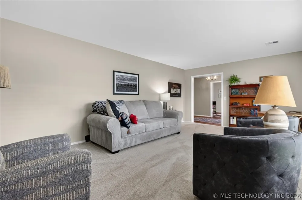 2516 Williamsburg Street S Bartlesville, OK 74006