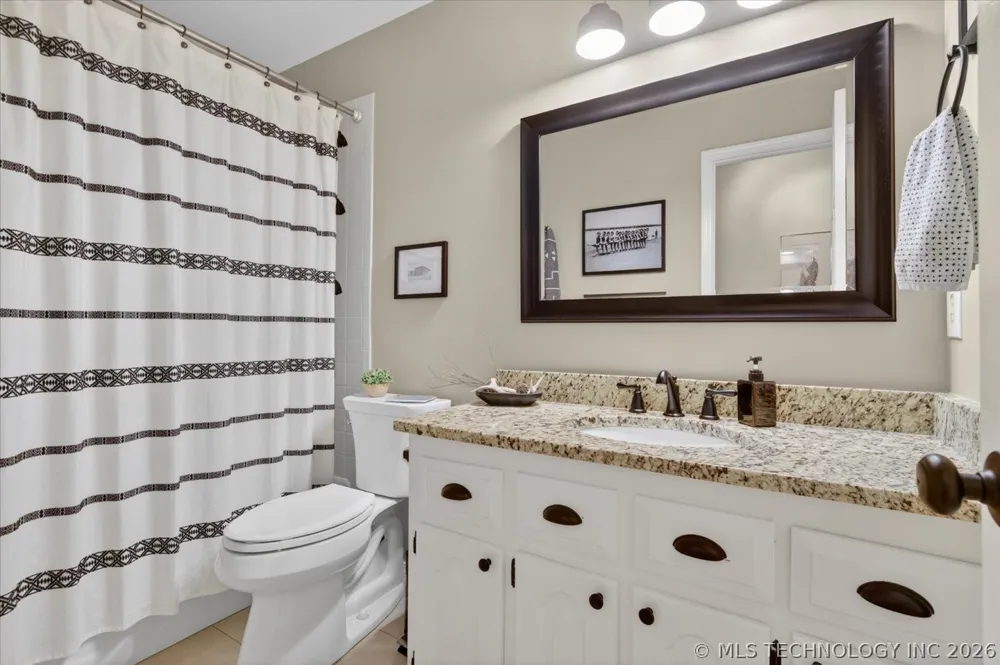 2516 Williamsburg Street S Bartlesville, OK 74006