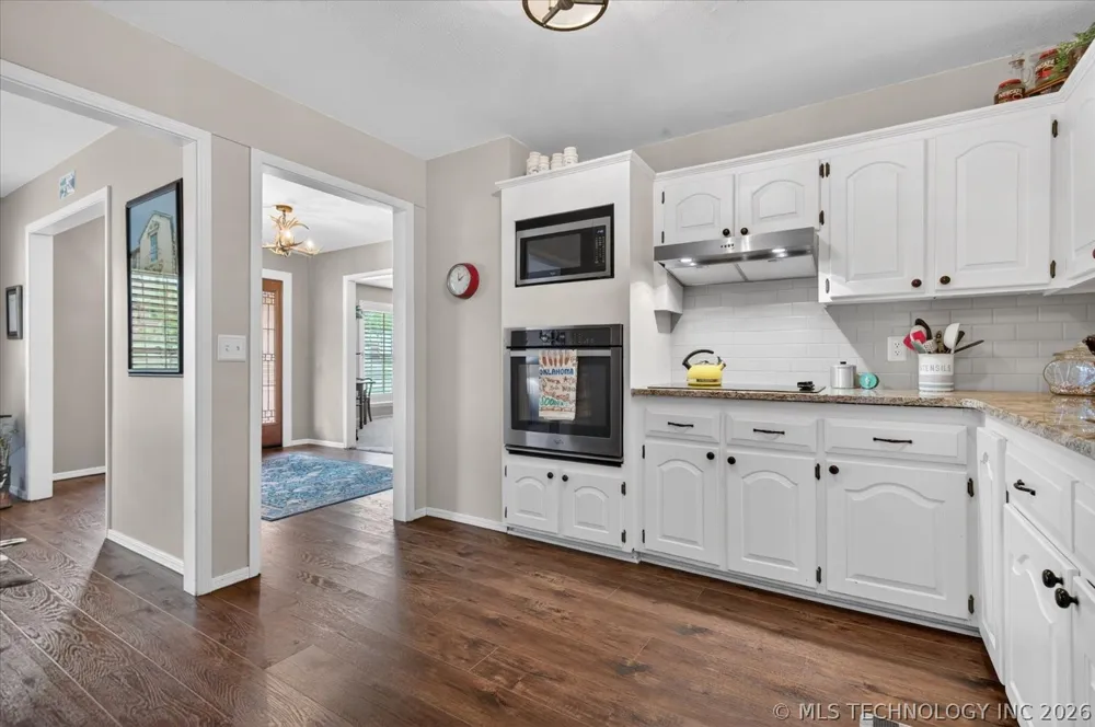 2516 Williamsburg Street S Bartlesville, OK 74006