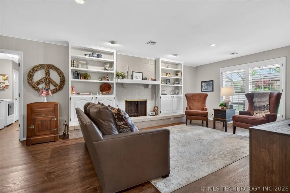 2516 Williamsburg Street S Bartlesville, OK 74006