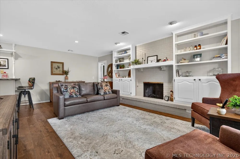 2516 Williamsburg Street S Bartlesville, OK 74006