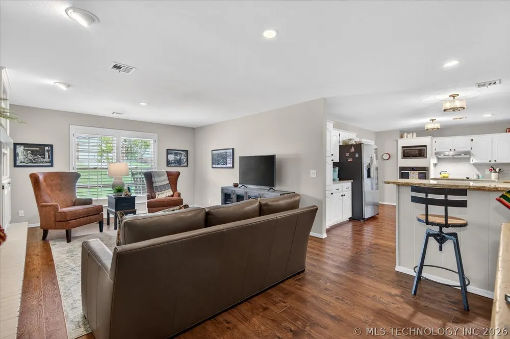 2516 Williamsburg Street S Bartlesville, OK 74006