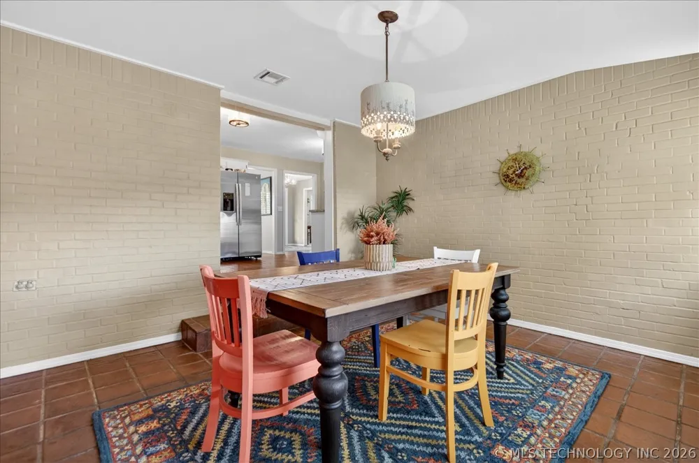 2516 Williamsburg Street S Bartlesville, OK 74006