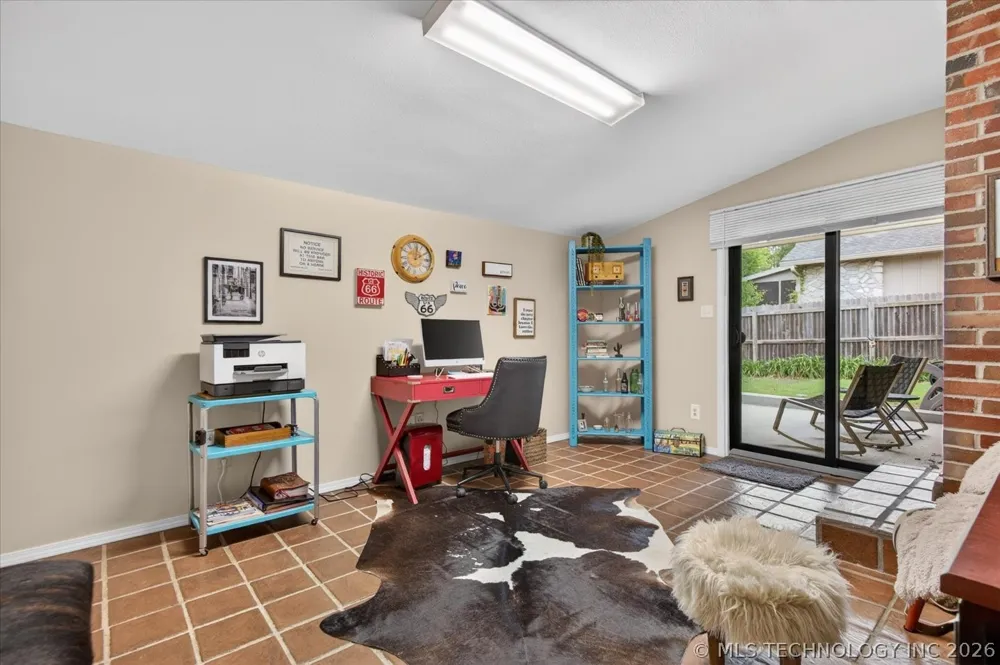 2516 Williamsburg Street S Bartlesville, OK 74006