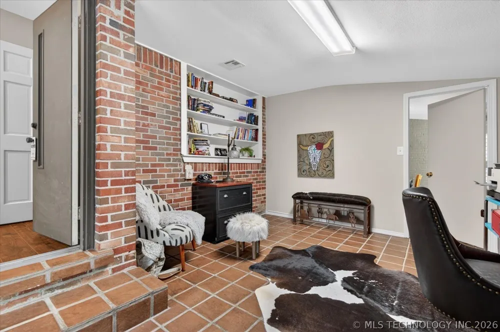 2516 Williamsburg Street S Bartlesville, OK 74006