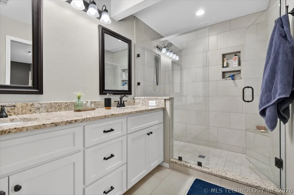 2516 Williamsburg Street S Bartlesville, OK 74006