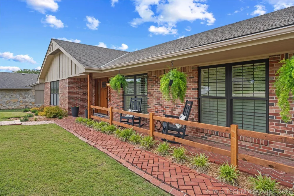 2516 Williamsburg Street S Bartlesville, OK 74006