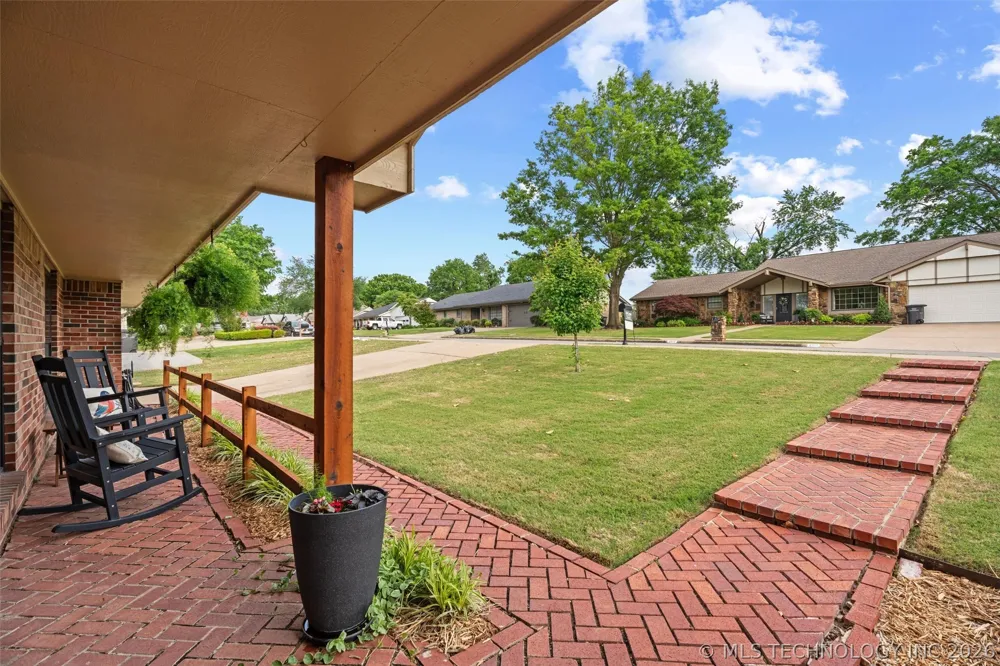 2516 Williamsburg Street S Bartlesville, OK 74006
