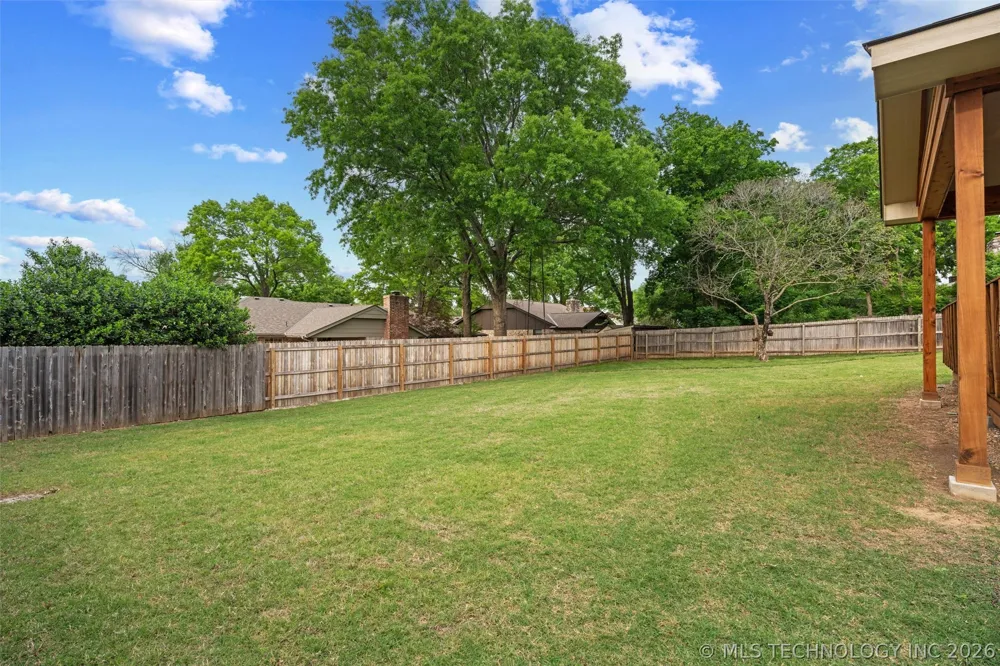 2516 Williamsburg Street S Bartlesville, OK 74006