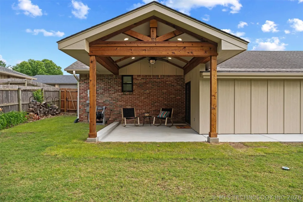 2516 Williamsburg Street S Bartlesville, OK 74006
