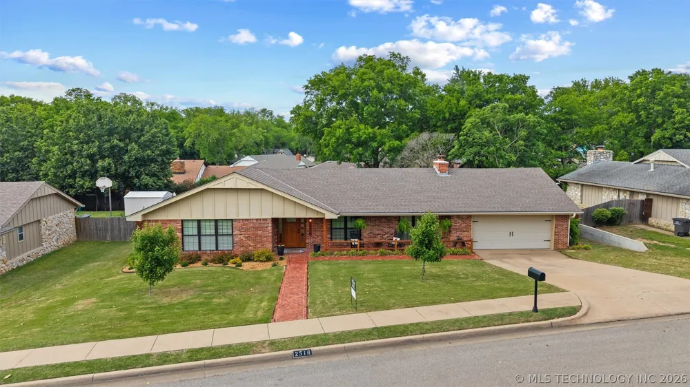 2516 Williamsburg Street S Bartlesville, OK 74006