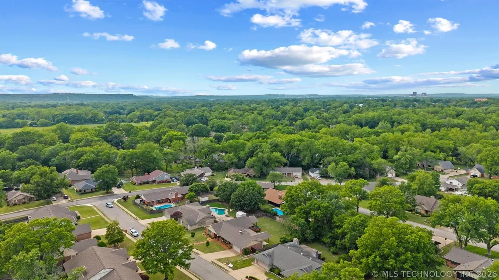 2516 Williamsburg Street S Bartlesville, OK 74006