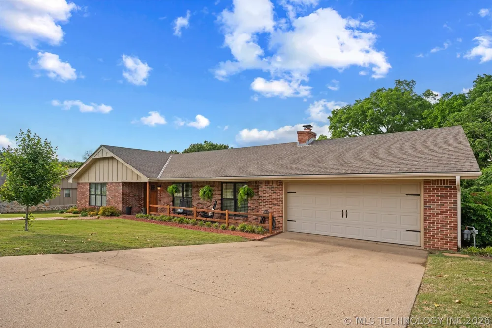 2516 Williamsburg Street S Bartlesville, OK 74006
